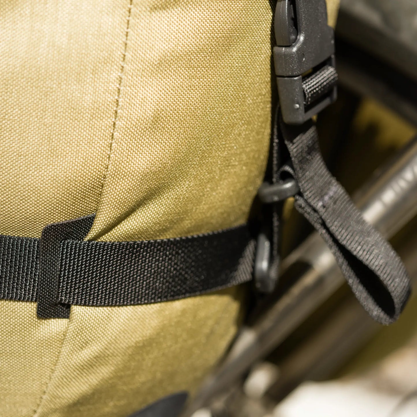 integrierter Kompressionsgurt beim Mini Pannier 11