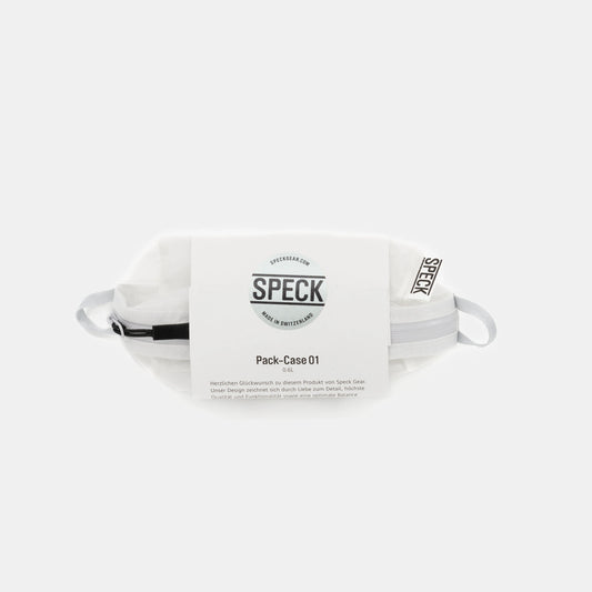 Speck Gear Kulturbeutel in Weiss – Bikepacking Pack Cases von oben mit Banderole verpackt