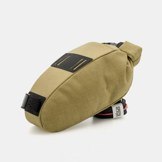 Speck Gear Sattel Tasche in Ingwer – Bikepacking Saddle Bag seitliche Ansicht