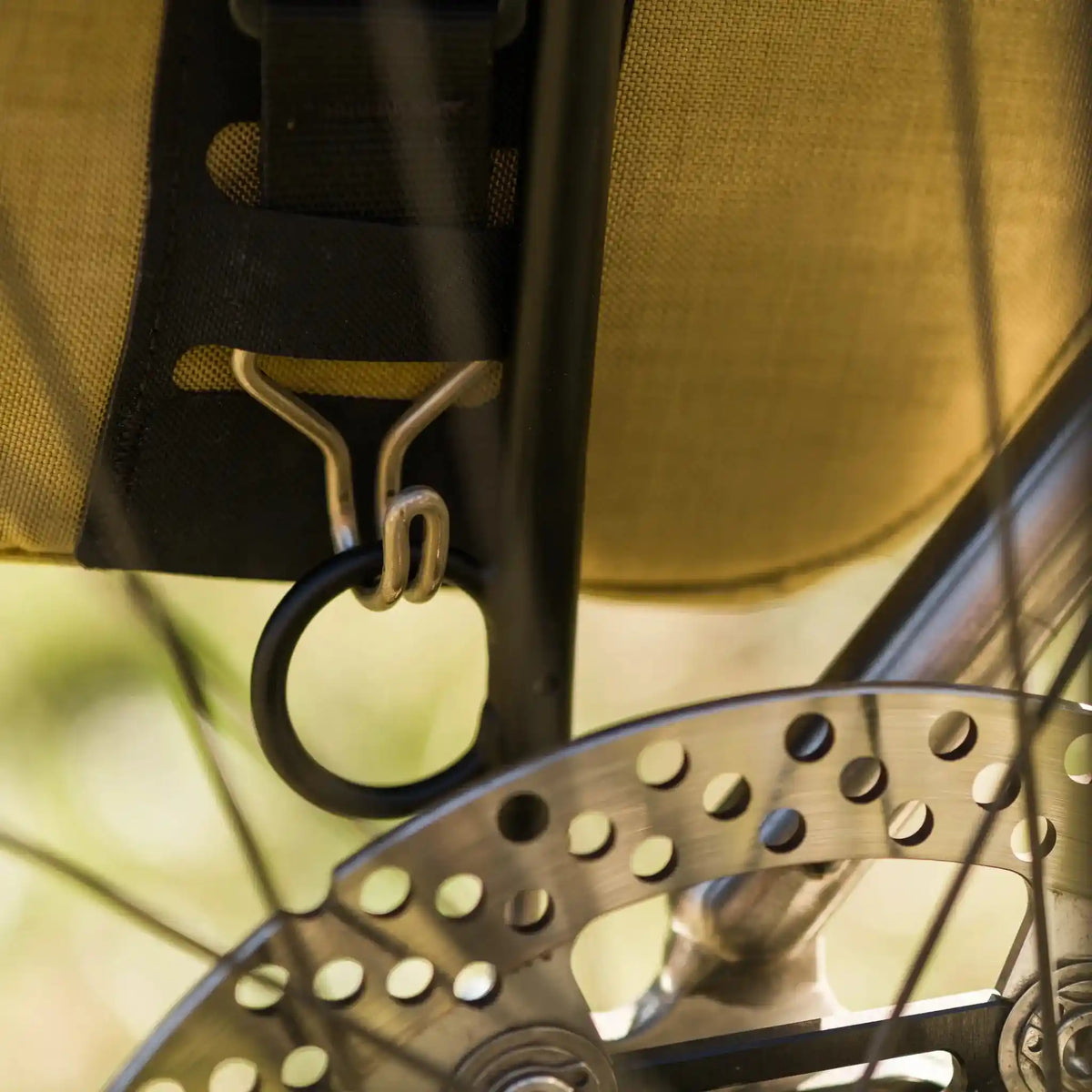 Hakenbefestigung Mini-Pannier am Y-Rack