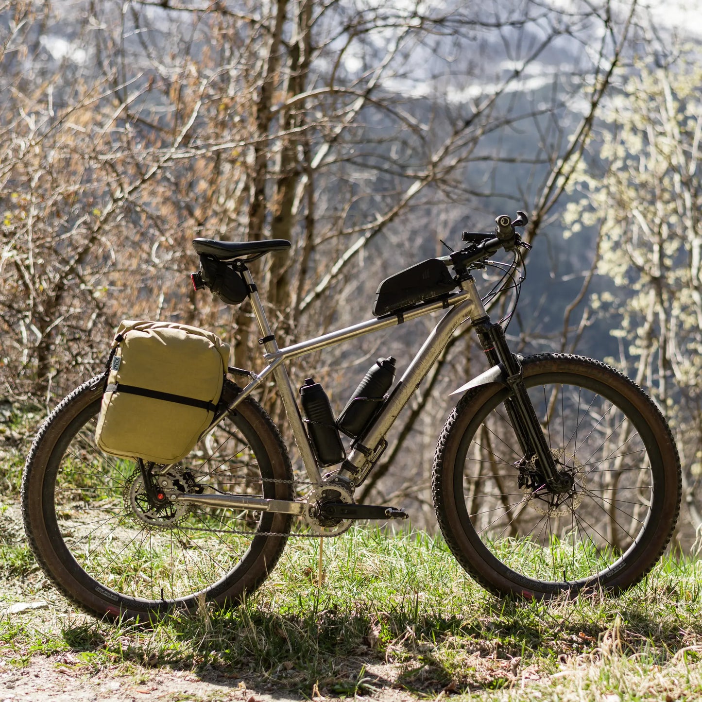 Y-Rack auf einem MTB montiert mit Gepäck