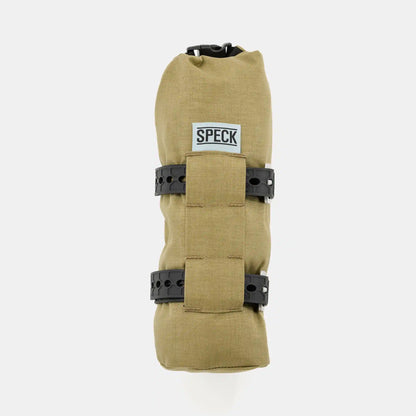 Speck Gear Unterrohr Rolle in Ingwer – Bikepacking Downtube Pack frontal mit Strap montiert