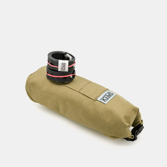 Speck Gear Unterrohr Rolle in Ingwer – Bikepacking Downtube Pack seitlich mit zwei Strap für die Befestigung an einem Cargo Cage