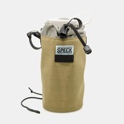 Speck Gear Cockpit-Tasche in Ingwer – Bikepacking Food Bag von vorne mit 1L Nalgene-Flasche