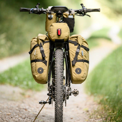 Ansicht von hinten mit Speck Mini-Pannier 11 und Rack-Pack 08