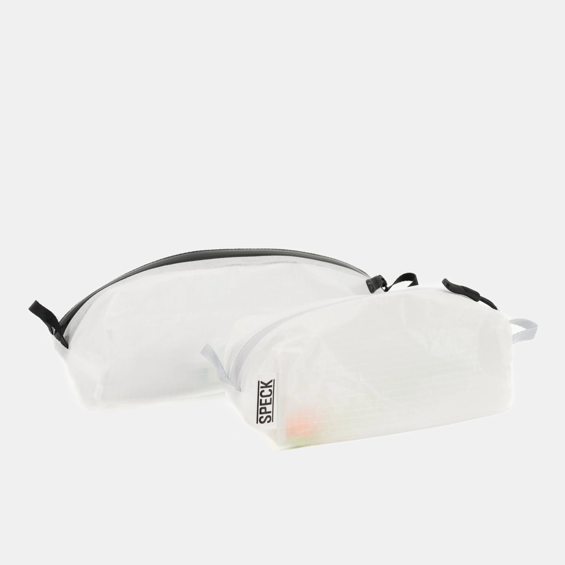 Speck Gear Kulturbeutel in Weiss – 2 Bikepacking Pack Cases seitlich leicht gefüllt