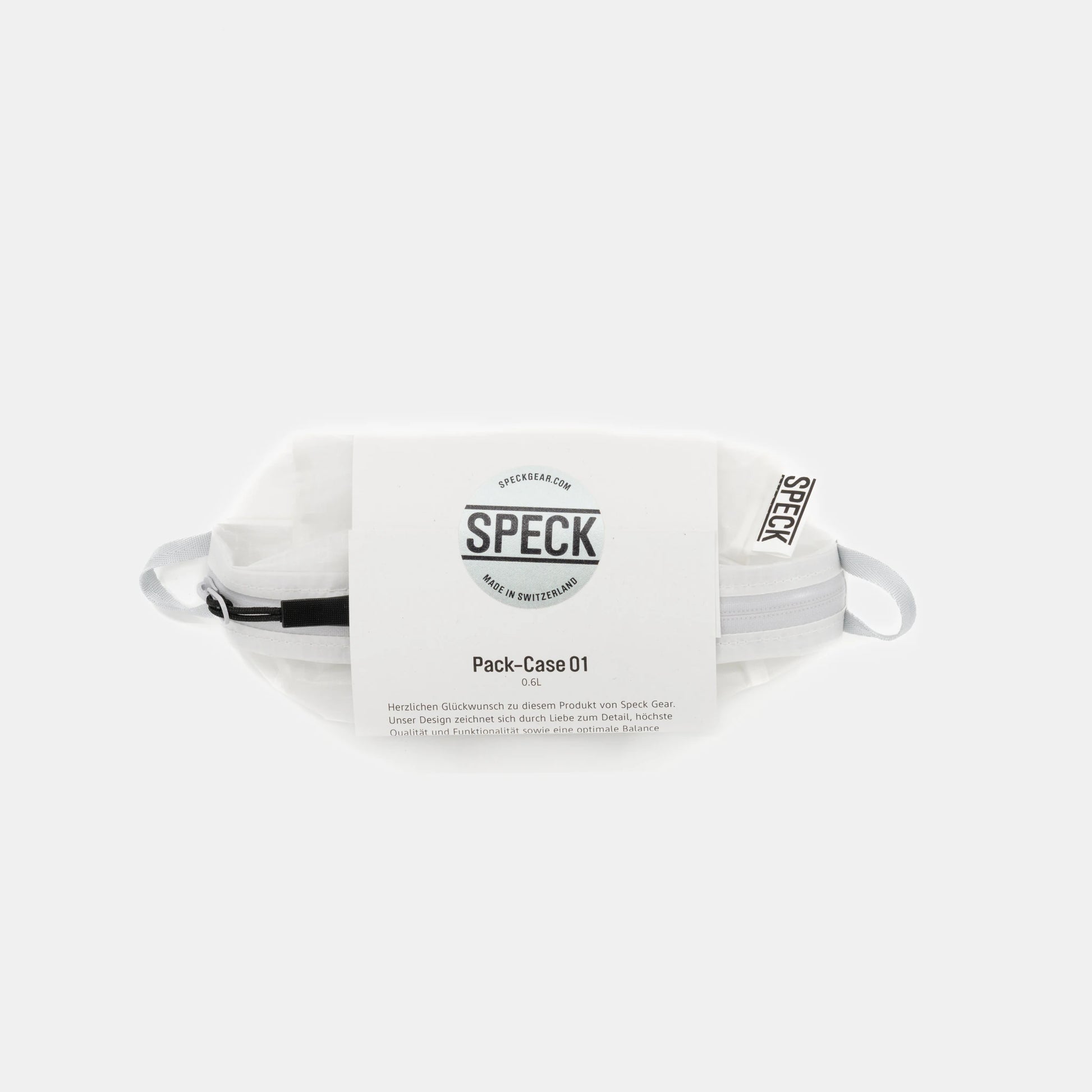 Speck Gear Kulturbeutel in Weiss – Bikepacking Pack Cases von oben mit Banderole verpackt