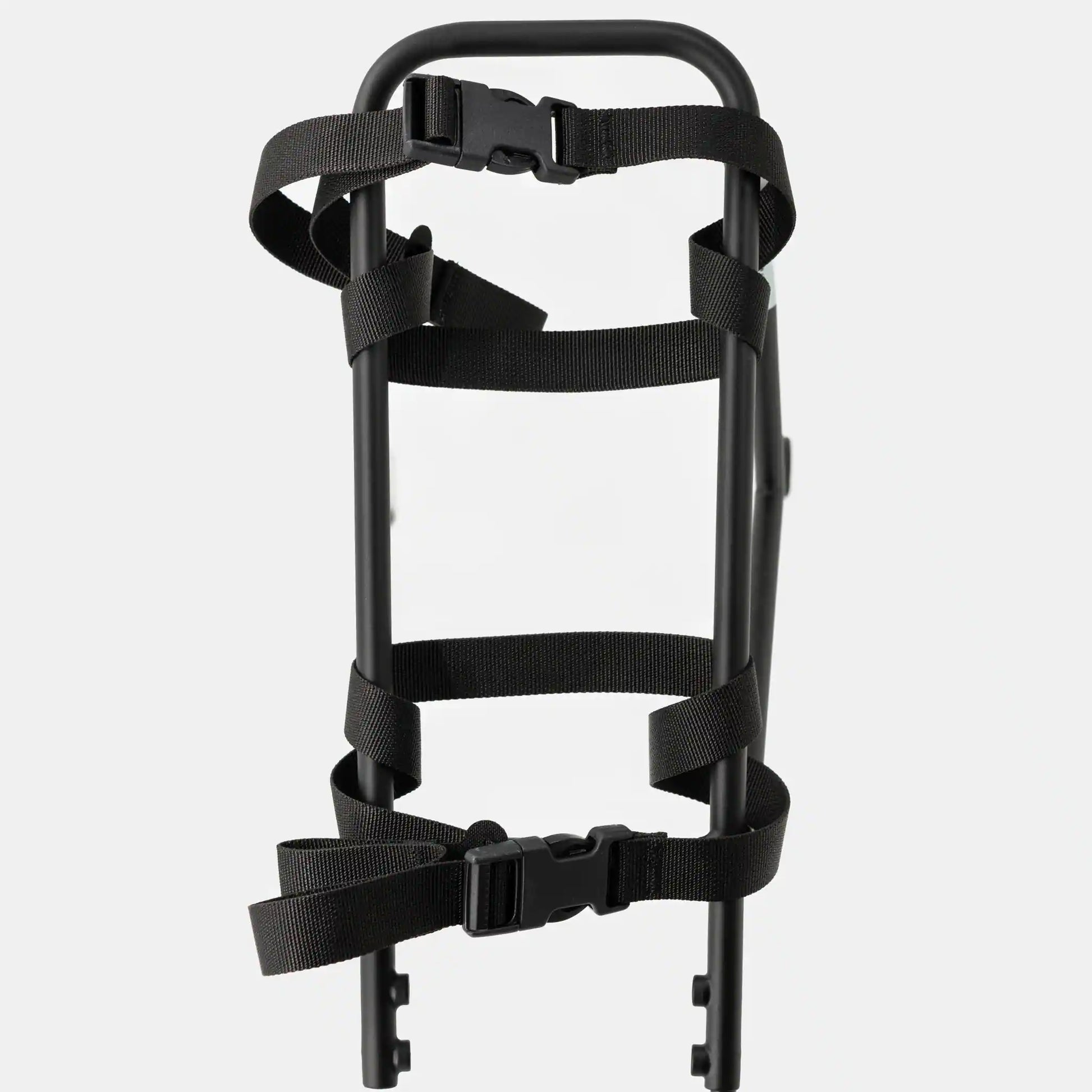Montage der Speck Gear Gurte am Gepäckträger um ein Rack-Pack zu befestigen
