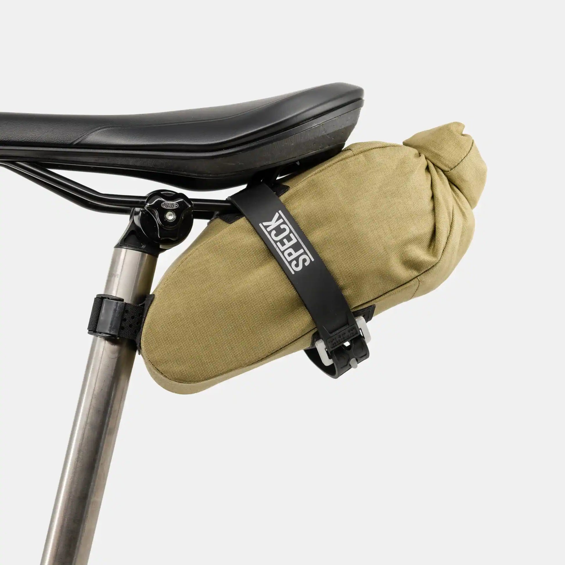 Speck Gear Sattel Tasche in Ingwer – Bikepacking Saddle Bag seitlich am Sattel montiert
